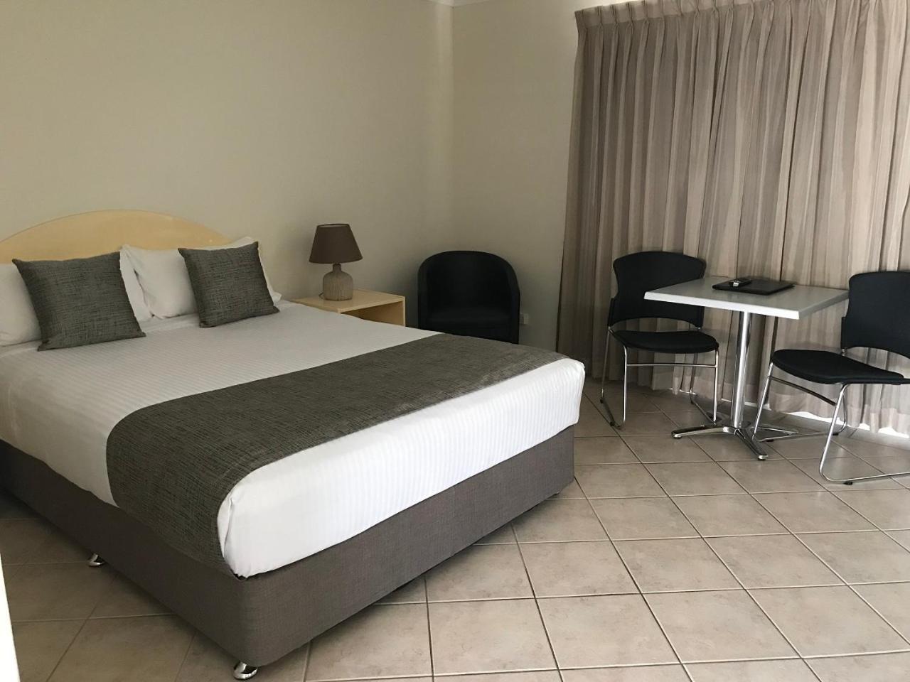 Rocky Gardens Motor Inn Rockhampton Exterior photo
